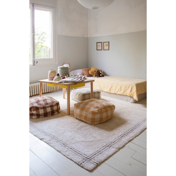 Okrově žlutý dětský puf Vichy Honey – Lorena Canals-image-1