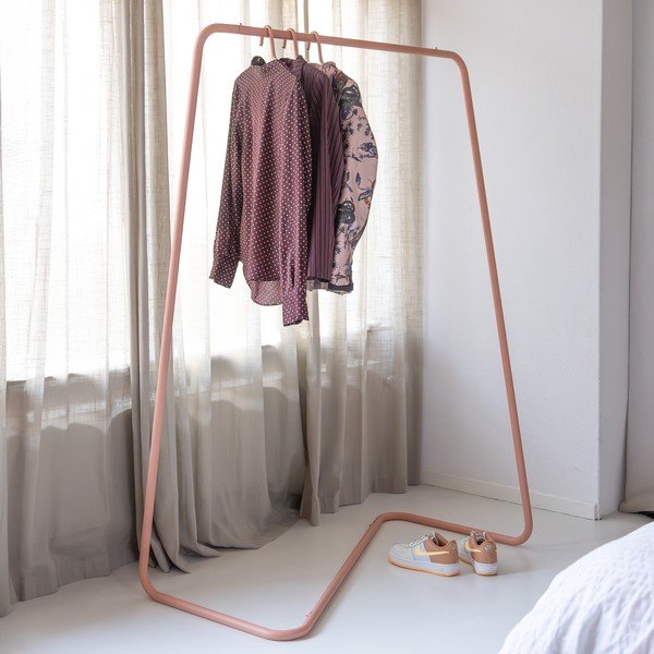 Ocelový stojan na oblečení v lososové barvě 118x160x57 cm Hang-On – Spinder Design-image-1