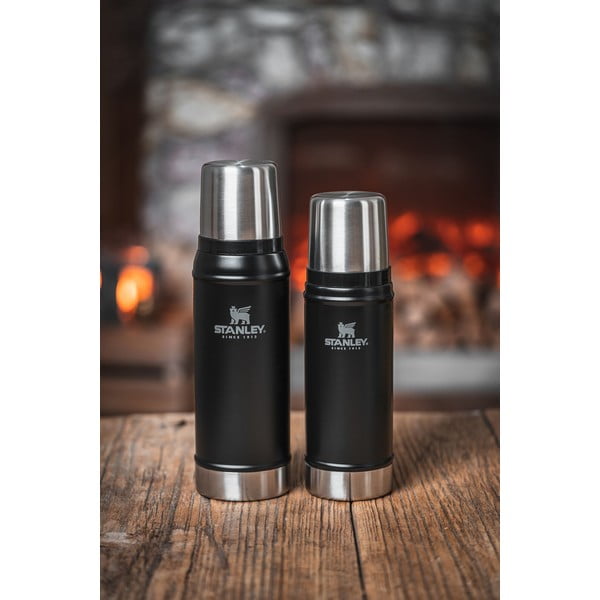 Černá termoska z nerezové oceli 750 ml Legendary Classic Black – Stanley-image-1