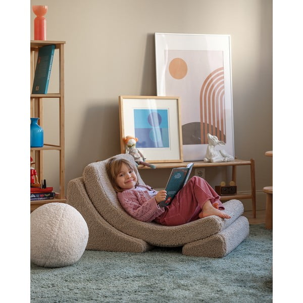 Světle hnědé dětské křesílko z textilie bouclé Moon – Wigiwama-image-1