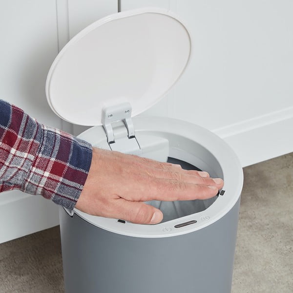 Světle šedý odpadkový koš Addis Sensoric, 8 l-image-3
