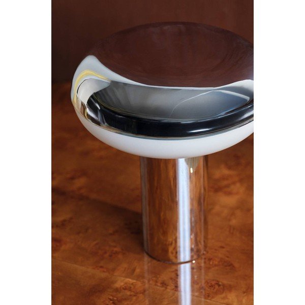 Kovová stolní lampa v leskle stříbrné barvě (výška 32 cm) Paneta – Jotex-image-2