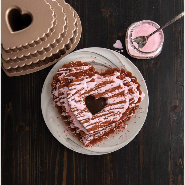 Forma na bábovku v karamelové barvě Nordic Ware Heart, 2,8 l-image-1