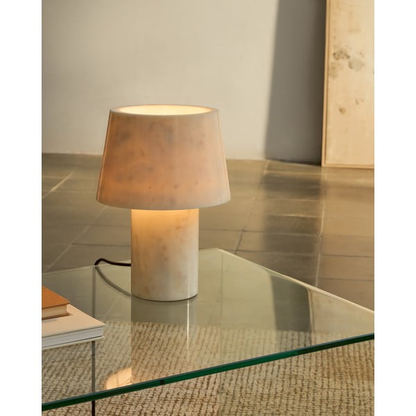 Mramorová stolní lampa slonovinová s mramorovým stínidlem (výška 27 cm) Alaro – Kave Home-image-1