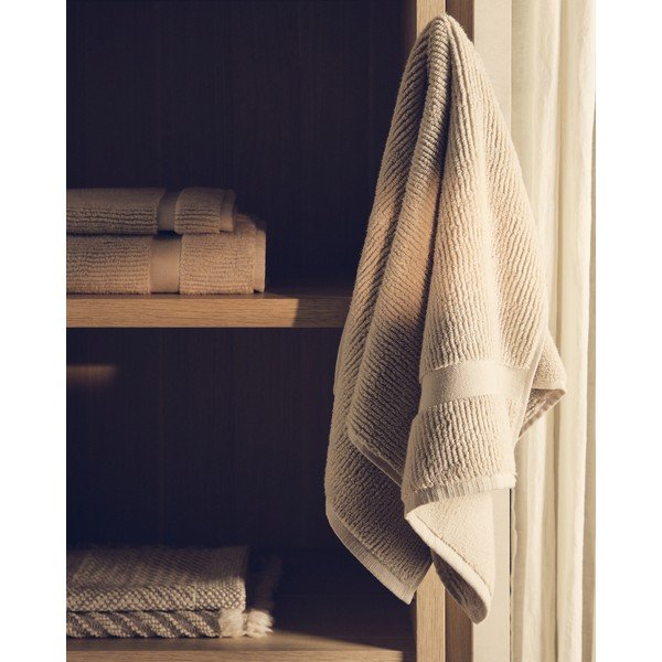 Béžový froté bavlněný ručník 50x90 cm Olvira – Kave Home-image-2
