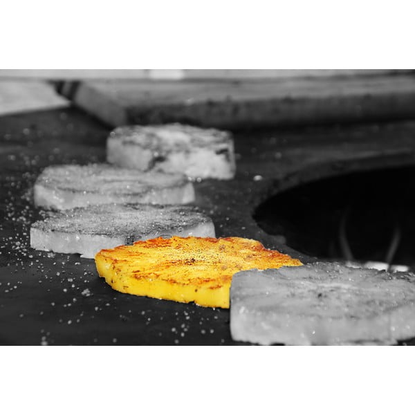 Hnědý venkovní gril na dřevo Remundi Carus M, ø 82 cm-image-1