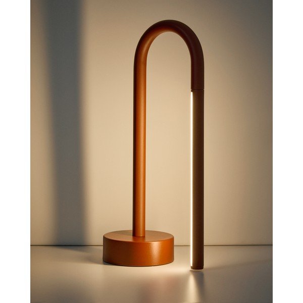 Červená kovová LED stolní lampa (výška 30 cm) Bow – Kave Home-image-2