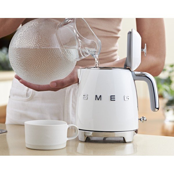 Bílá rychlovarná konvice z nerezové oceli 800 ml Retro Style – SMEG-image-1