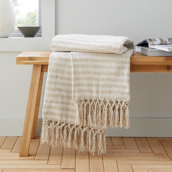 Béžová sametová deka 130x170 cm Stripe Chenille – Catherine Lansfield