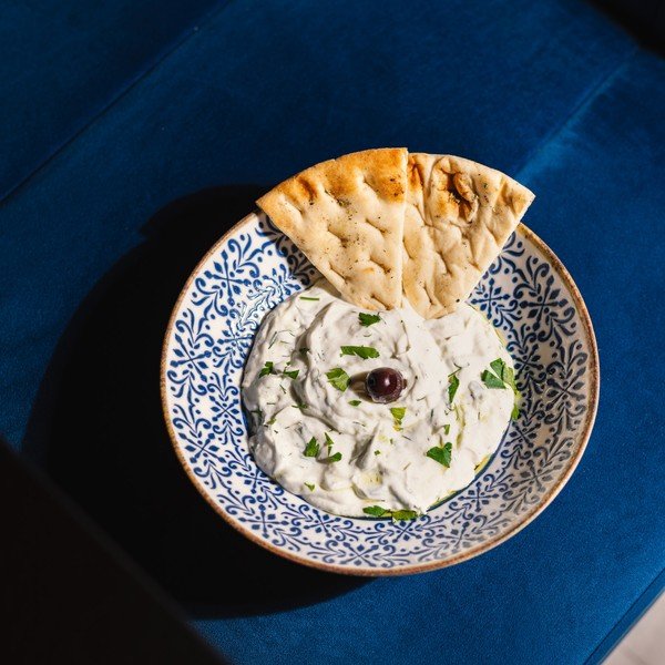 Bílá/modrá porcelánová polévková miska 1 l Azul – BonBistro-image-1