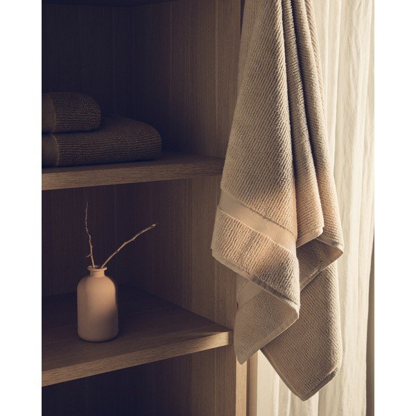 Béžová froté bavlněná osuška 70x140 cm Olvira – Kave Home-image-3