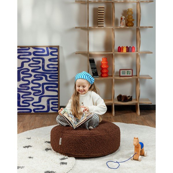 Tmavě hnědý dětský puf z textilie bouclé Warm Hazel – Wigiwama-image-2