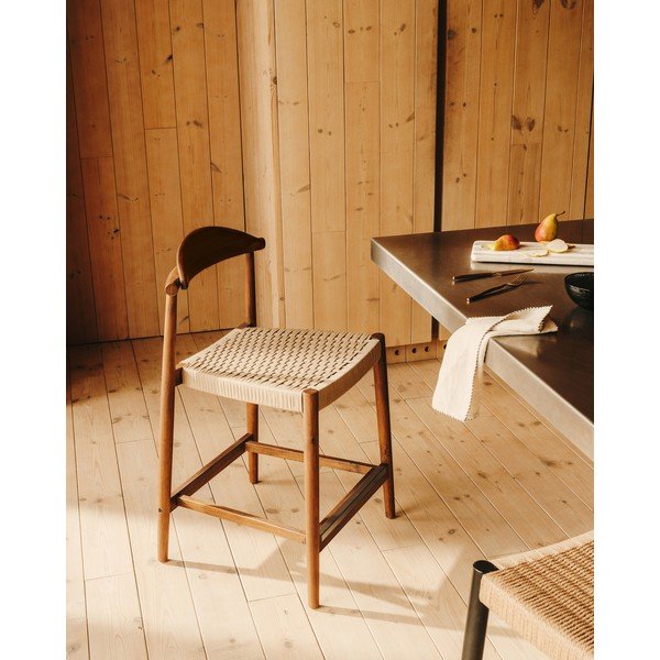 Hnědá dřevěná zahradní barová židle Nina – Kave Home-image-1