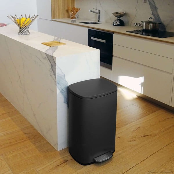 Matně černý nášlapný ocelový odpadkový koš 50 l   Akira – Spirella-image-1