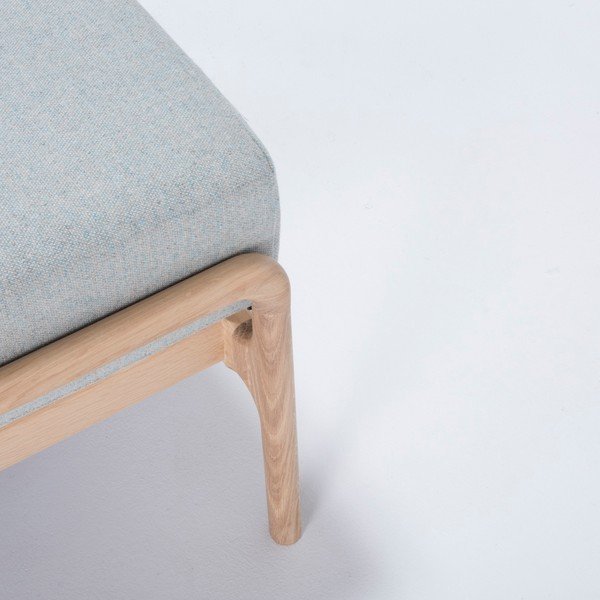 Modrošedá podnožka s konstrukcí z dubového dřeva Gazzda Fawn-image-3