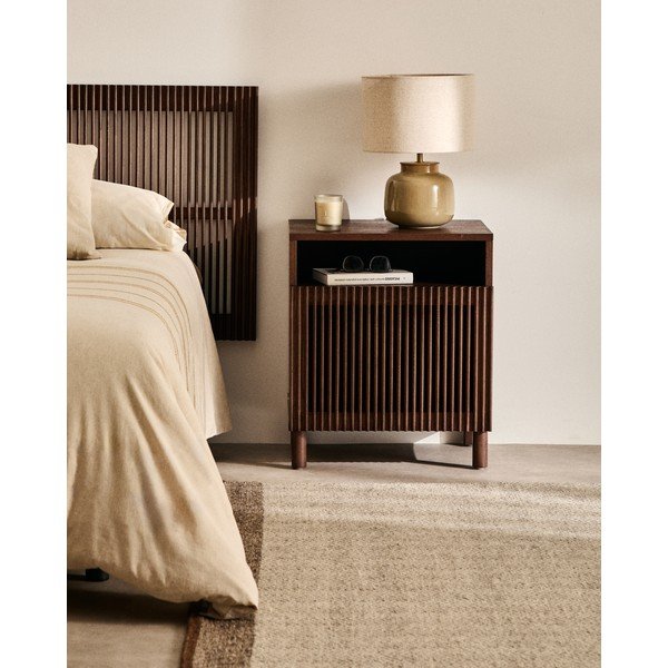 Tmavě hnědý noční stolek v dekoru ořechu s poličkami Beyla – Kave Home-image-1