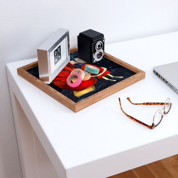 Dřevěný dekorativní servírovací tác Red Lady, 40 x 40 cm-image-1