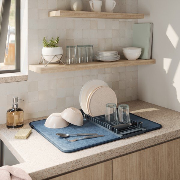Modrá textilní odkapávací podložka na nádobí 61x46 cm Udry – Umbra-image-1