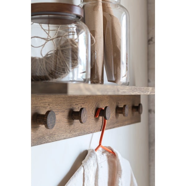Hnědý nástěnný věšák z dubového dřeva s poličkou 90 cm Showcase – Mette Ditmer Denmark-image-3
