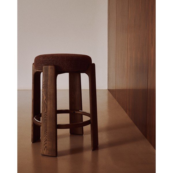 Hnědá/v tmavě přírodní barvě barová stolička z jasanového dřeva (výška sedáku 65 cm) Granite – Kave Home-image-1