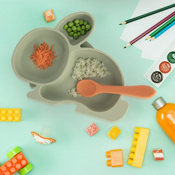 Šalvějově zelený silikonový dětský talíř 18x23 cm Bunny – Orion-image-1