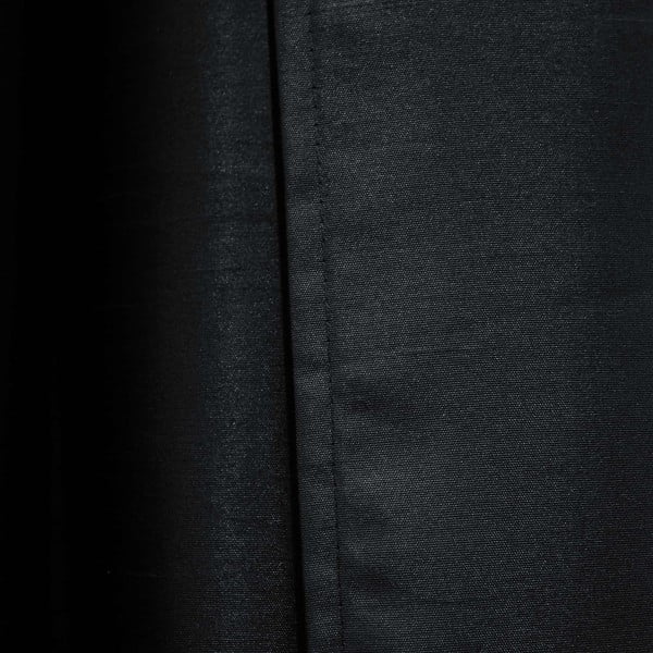 Černý závěs z mikrosaténu 140x240 cm Shana – douceur d'intérieur-image-4