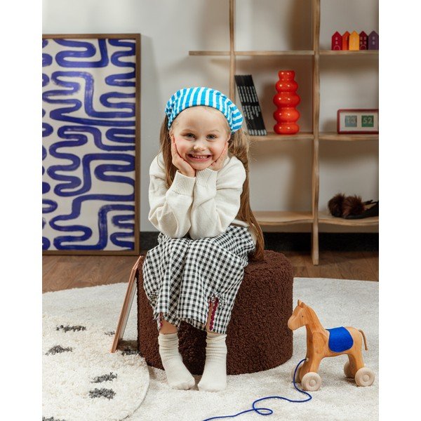Tmavě hnědý dětský puf z textilie bouclé Warm Hazel – Wigiwama-image-1
