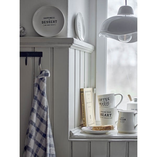 Bílý hrnek z kameniny 330 ml Wendy – Bloomingville-image-1