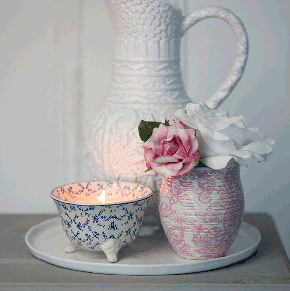 Sada svícnu a vázy s umělou květinou Floral