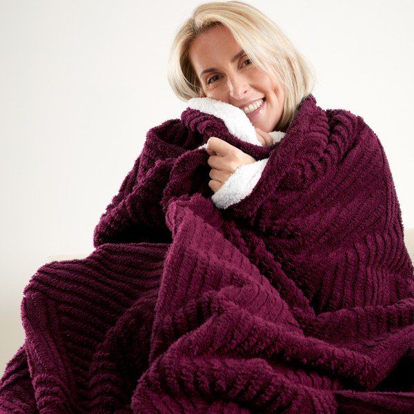 Tmavě fialový přehoz 230x220 cm Heat Buddy Super Thermal – Catherine Lansfield-image-2