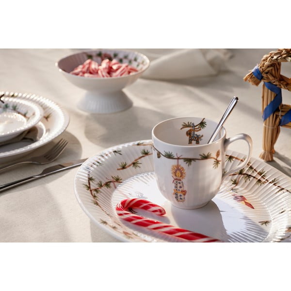 Bílý porcelánový hrnek s vánočním motivem 330 ml Hammershøi – Kähler Design-image-1