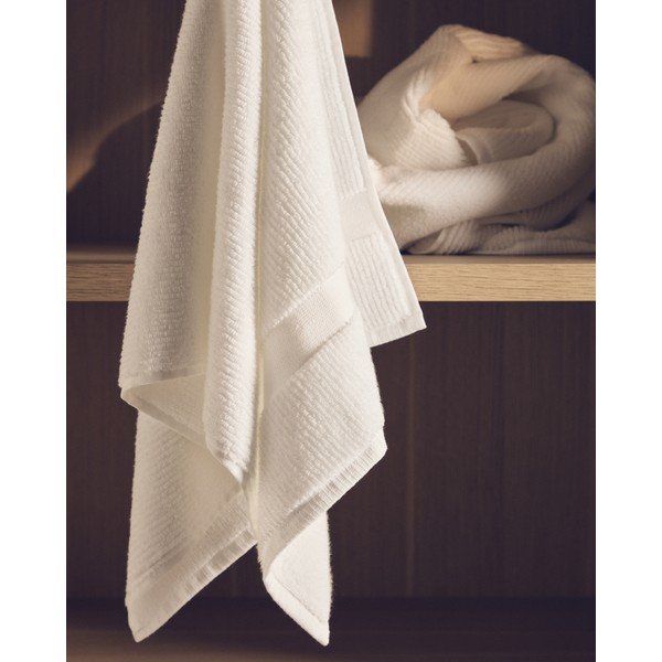 Bílá froté bavlněná osuška 70x140 cm Olvira – Kave Home-image-4