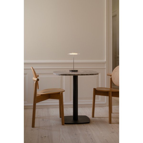 Ocelová LED stolní lampa s USB portem ve stříbrné barvě se skleněným stínidlem (výška 31 cm) Asteria Move – UMAGE-image-2