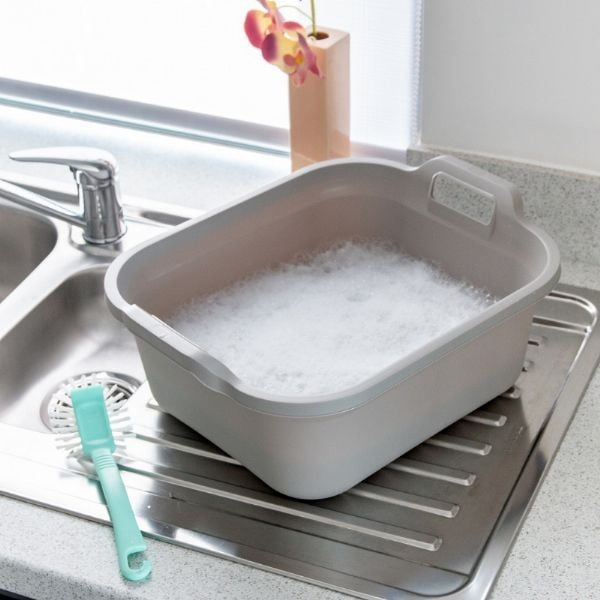 Černý plastový lavor se dvěma uchy Addis, 39 x 32 x 14 cm-image-1