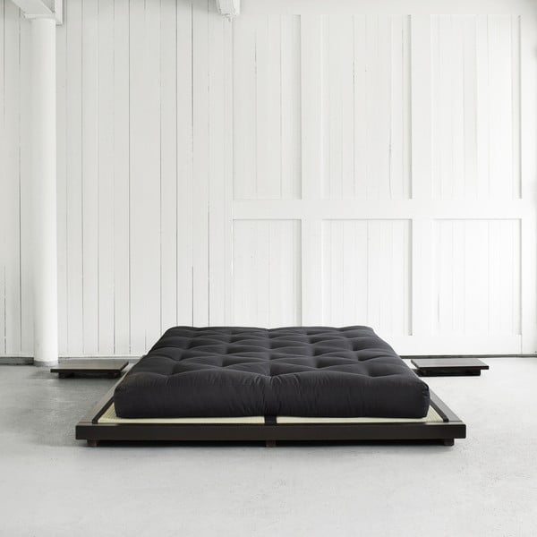 Dvoulůžková postel z borovicového dřeva s matrací a tatami Karup Design Dock Comfort Mat Black/Black, 160 x 200 cm-image-1