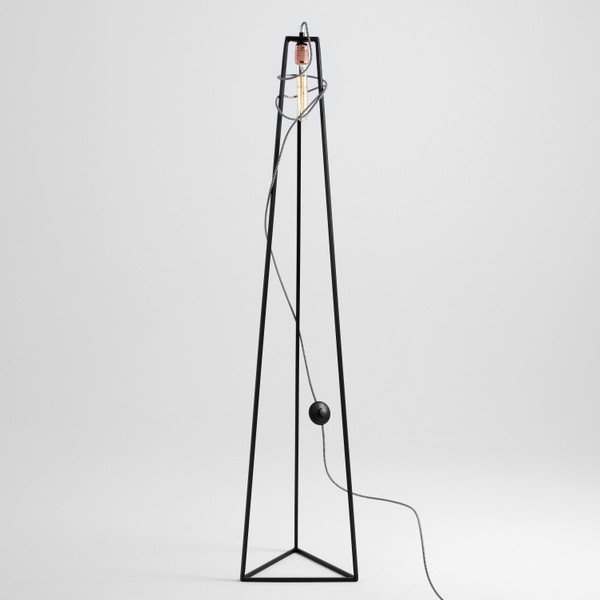 Černá stojací lampa Custom Form Trimetric-image-1