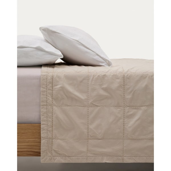 Světle hnědý bavlněný prošívaný přehoz 180x260 cm Isor – Kave Home-image-3