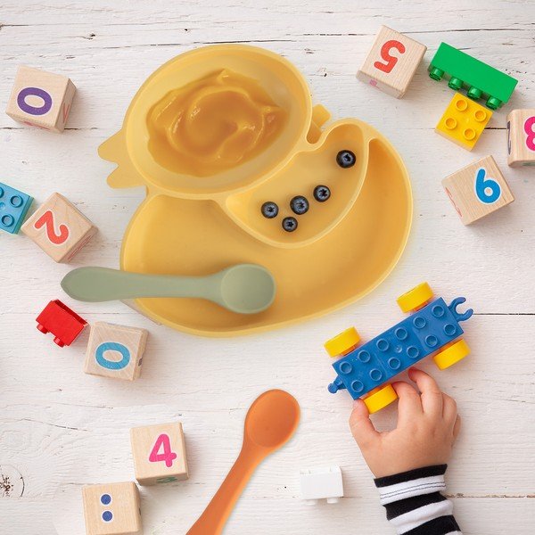 Žlutý silikonový dětský talíř 19x19,5 cm Chicken – Orion-image-4