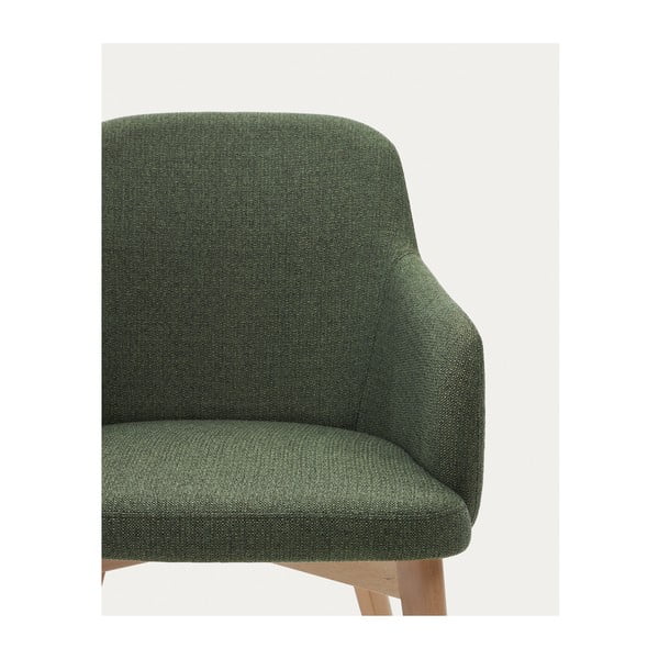 Tmavě zelené čalouněné jídelní křeslo s područkami Nelida – Kave Home-image-1