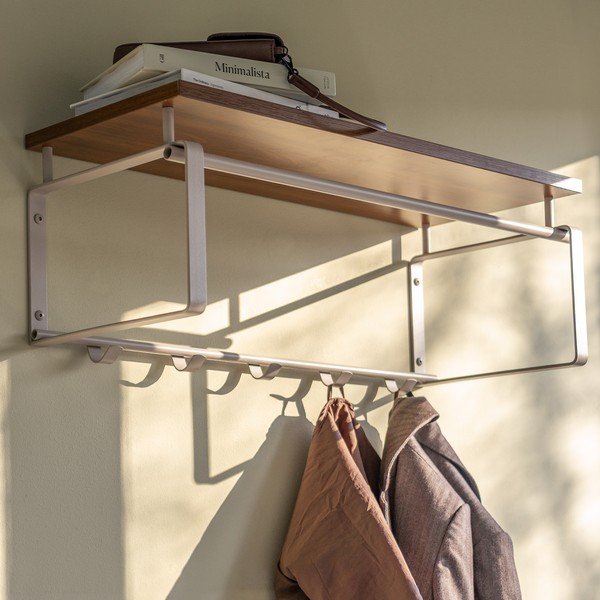 Ocelový nástěnný věšák v přírodní barvě/taupe s poličkou 70 cm Rex – Spinder Design-image-4