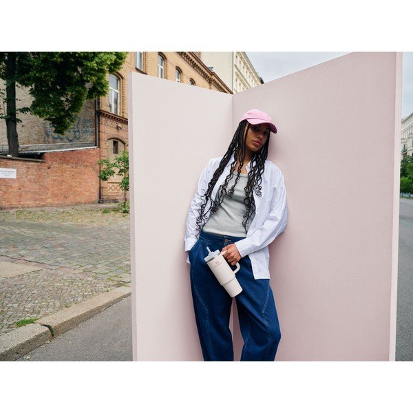 Krémová termoska s brčkem z nerezové oceli 890 ml Quencher H2.O FlowState™ Tumbler Cream 2.0 – Stanley-image-1