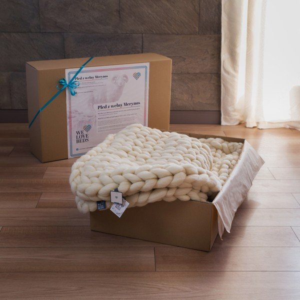 Krémový ručně pletený pléd z merino vlny WeLoveBeds, 180 x 140 cm-image-1