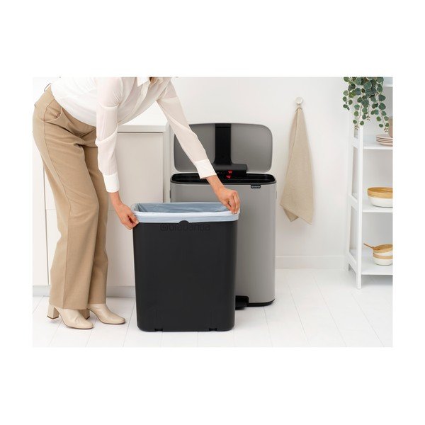 Světle šedý nášlapný ocelový odpadkový koš 60 l Bo – Brabantia-image-2