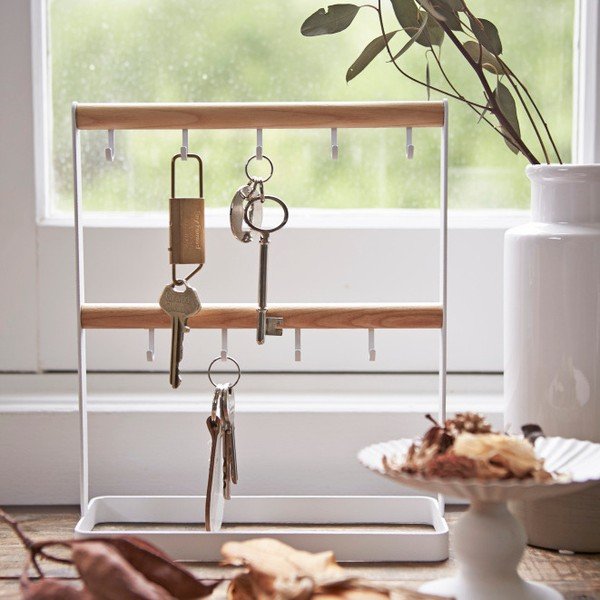 Bílý stolní věšák na klíče s detailem z bukového dřeva YAMAZAKI Tosca-image-1