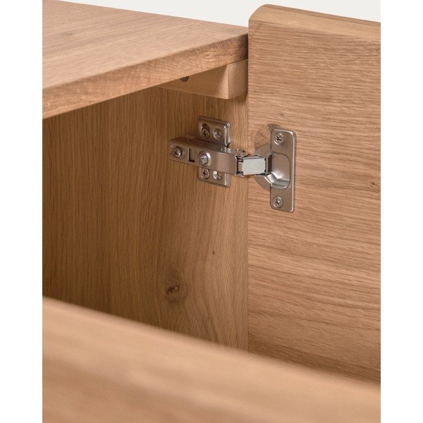 Nízká komoda v dekoru dubu v přírodní barvě 150x71 cm Rasha – Kave Home-image-3