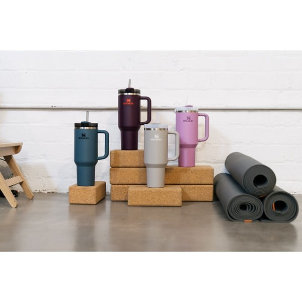 Tmavě fialová termoska s brčkem z nerezové oceli 1,18 l Quencher H2.0 FlowState Tumbler Plum – Stanley-image-4