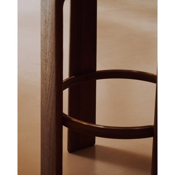 Hnědá/v tmavě přírodní barvě barová stolička z jasanového dřeva (výška sedáku 75 cm) Granite – Kave Home-image-3