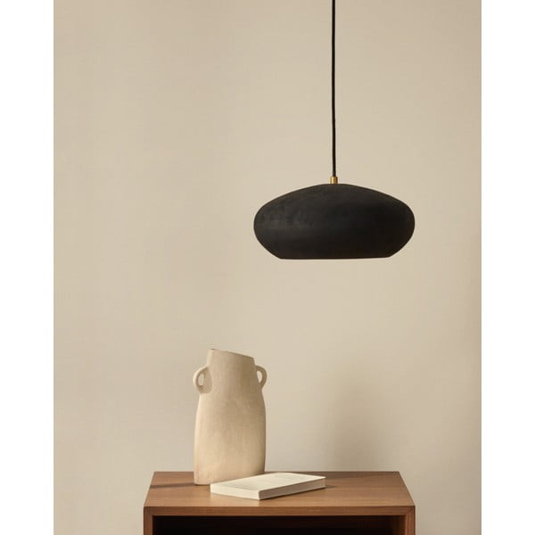 Černé závěsné svítidlo s kovovým stínidlem ø 30 cm Inda – Kave Home-image-1