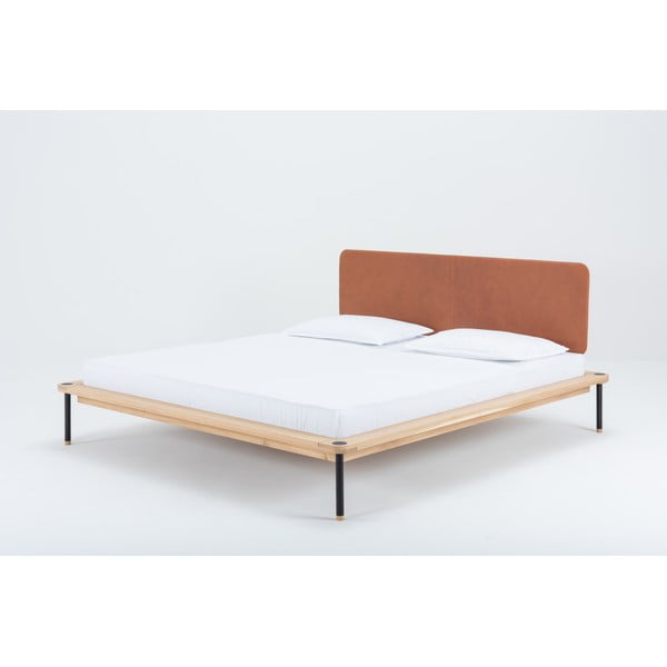 Hnědá/přírodní dvoulůžková postel z dubového dřeva s roštem 160x200 cm Fina – Gazzda-image-4