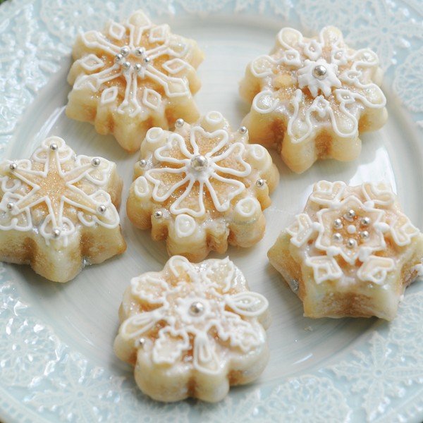 Forma na 6 mini bábovek ve stříbrné barvě Nordic Ware Snowflakes, 700 ml-image-1